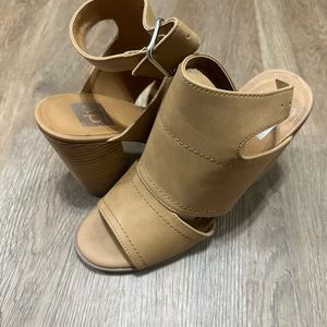 Dolce Vita Strappy Block Heel size 8.5